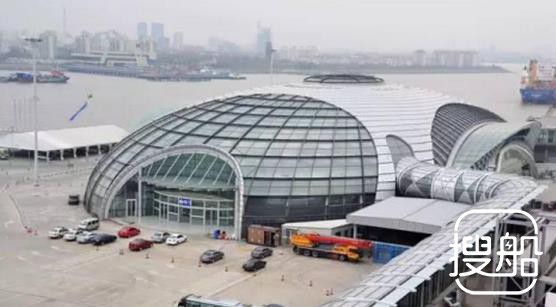 上海港迎来五船同靠 邮轮单日出入境突破2.6万人次