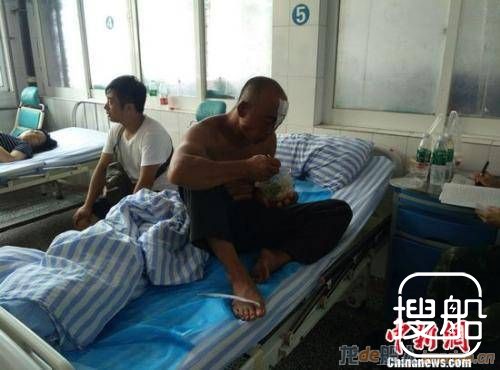 江苏盐城：两艘渔船相撞 一船翻扣3人失联
