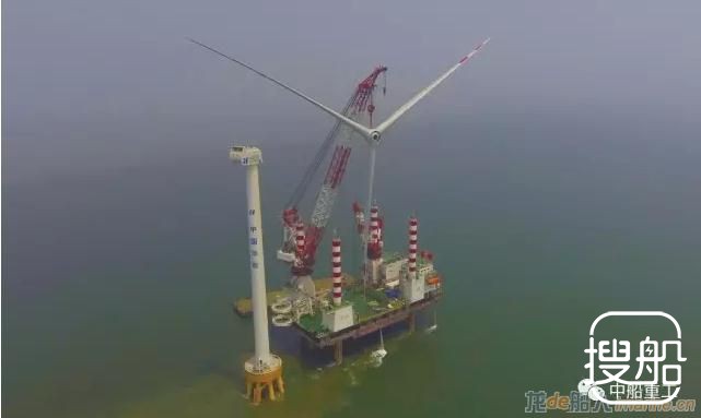 全球最大风轮直径5MW海上风电机组成功吊装