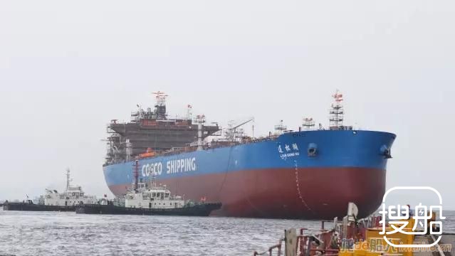 大船集团7.2万吨成品油船下水