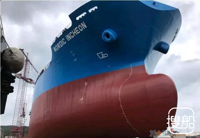 威海三进船业3.6万吨散货船H1053成功下水
