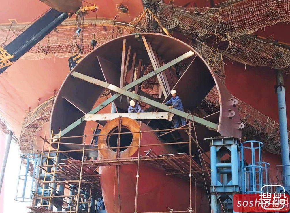 40万吨超大型矿砂船首制节能导轮顺利完成安装