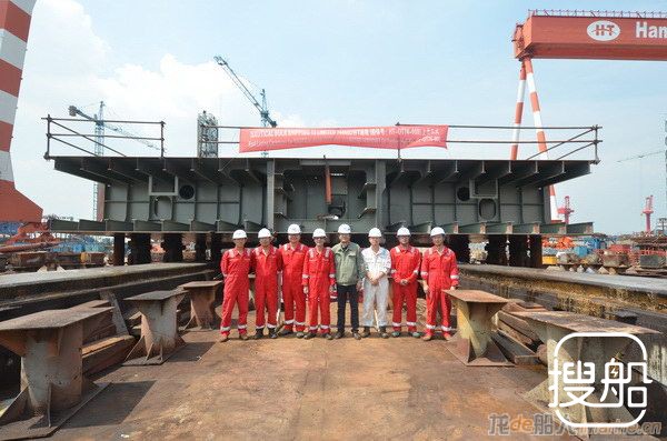 韩通船舶重工一艘74000吨油轮顺利上台