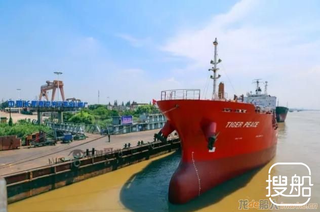 紫金山船厂完成化学品船“和平虎”轮中检