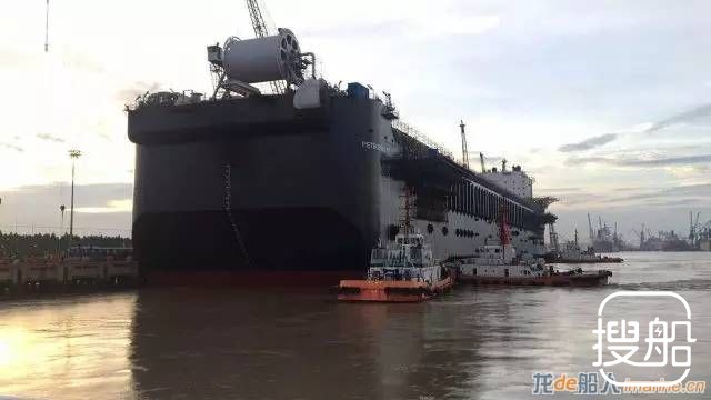 启东中远海工N518 HUS项目完成艏艉总段合拢