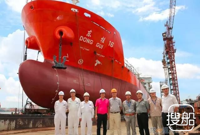 厦船重工5390DWT双相不锈钢油化一体船下水