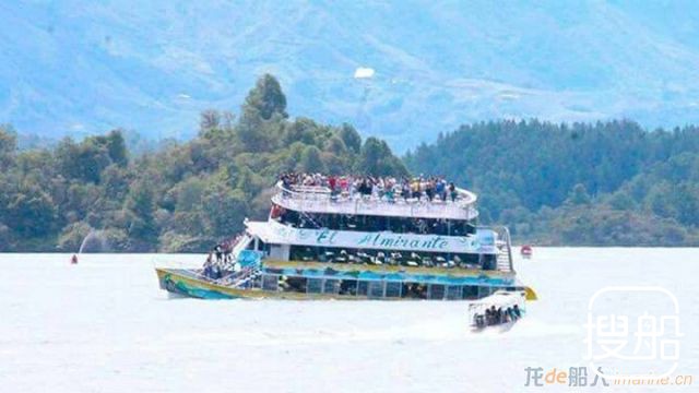 哥伦比亚游客观光船沉没 至少25人死亡