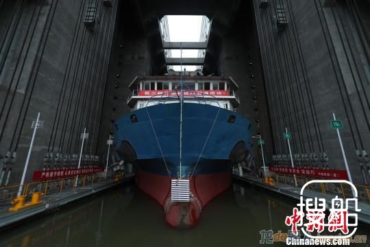 三峡升船机进行145米水位实船试航