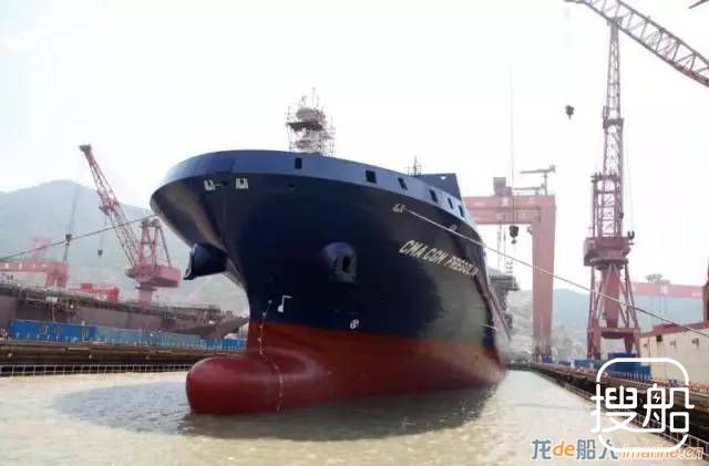金海重工首制2500TEU集装箱船出坞