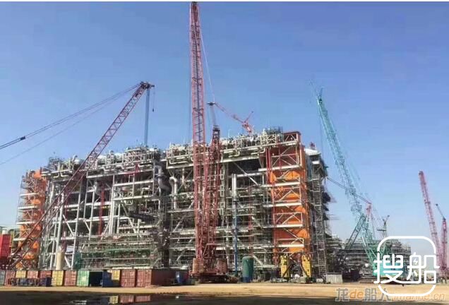 巨涛海洋亚马尔项目第2、3个模块开始滚装操作