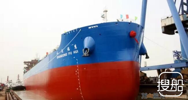 金陵船厂山东海运第三艘82000吨散货船顺利出坞