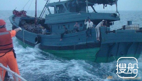 台当局以“越界”为由查扣大陆渔船：开5枪打伤2人