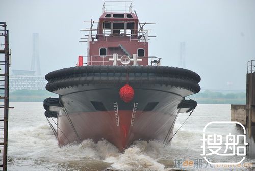 镇江船厂1912kW全回转拖船下水