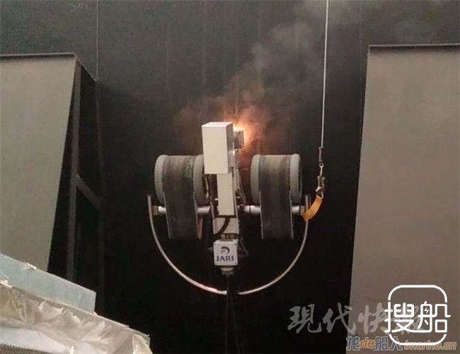 七一六所除锈爬壁机器人成功应用