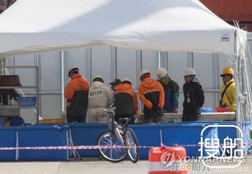 世越号打捞上岸后首次确认失踪者遗物
