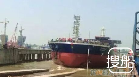 江东船厂4号9800吨船下水