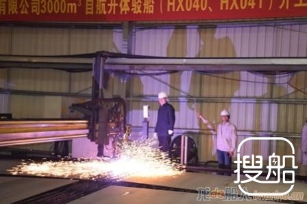 海新重工自航开体驳开工