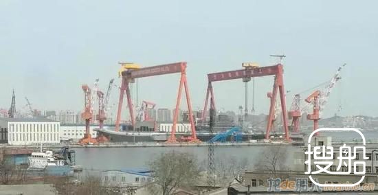 祖国威武！首艘国产航母下水时间确定