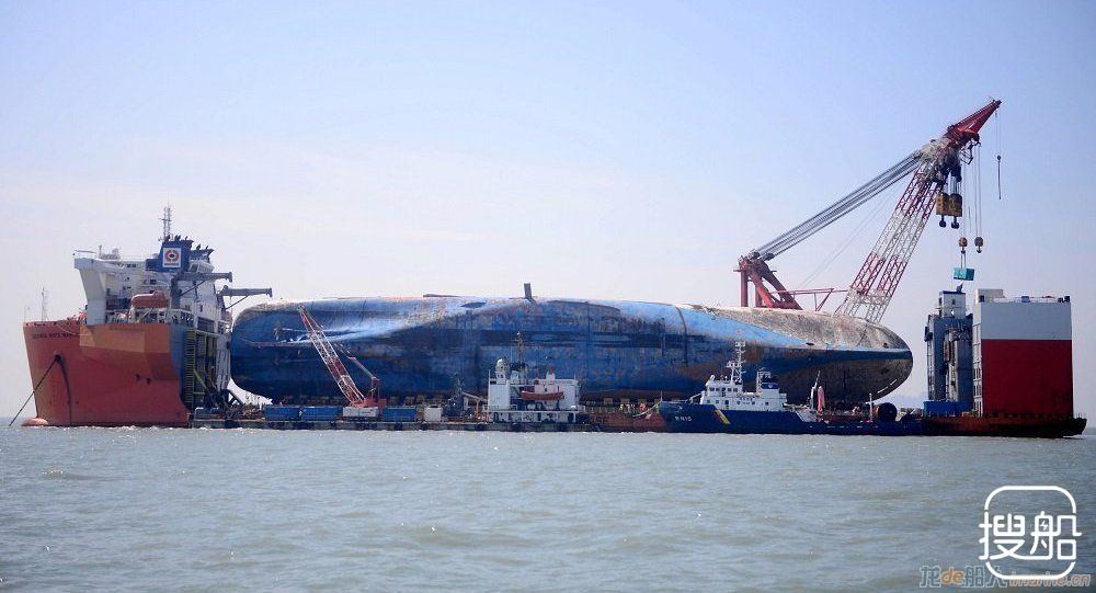 世越号船体内发现79件遗物