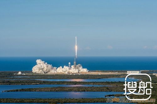 美国“二手”火箭在发射卫星后垂直降落在海中一艘无人船 ...