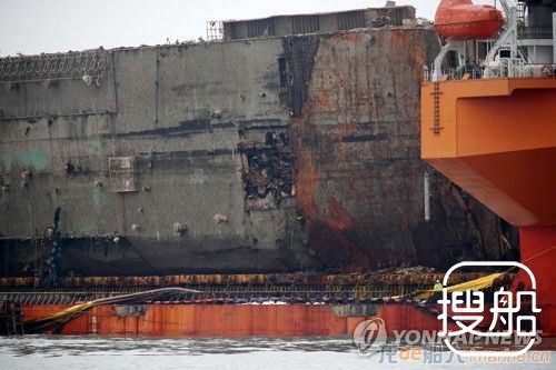世越号打捞进展：只剩排水除油作业