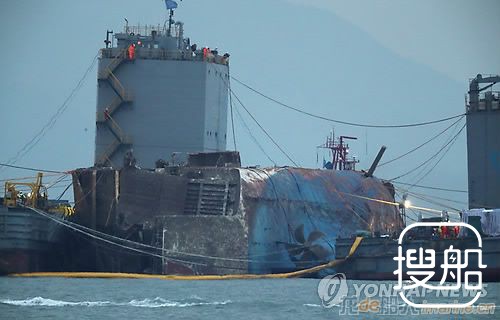 “世越”号船体今日下午抵达半潜船所在海域