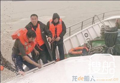 两船相撞，2死4失踪，7人获救