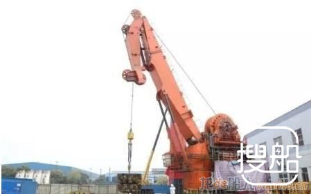 武汉船机研制成功国内首台200吨折臂式海工起重机