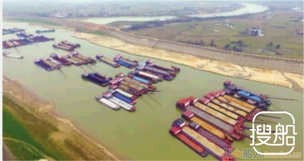 湘江湘阴县文泾滩航段“堵船”