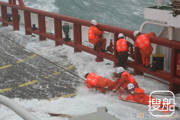 “EAST MOON”轮台湾海峡失控漂航获救