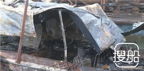 除夕夜起大火 江边七条船只遭焚毁