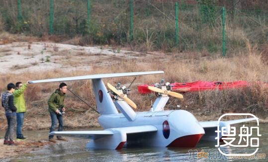 全球首款无人驾驶地效翼船试飞调试