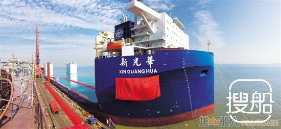 国内最大半潜船首航作业