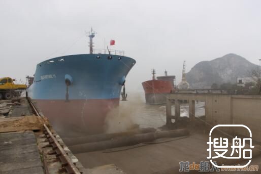江西省建造的最大吨位船舶成功下水