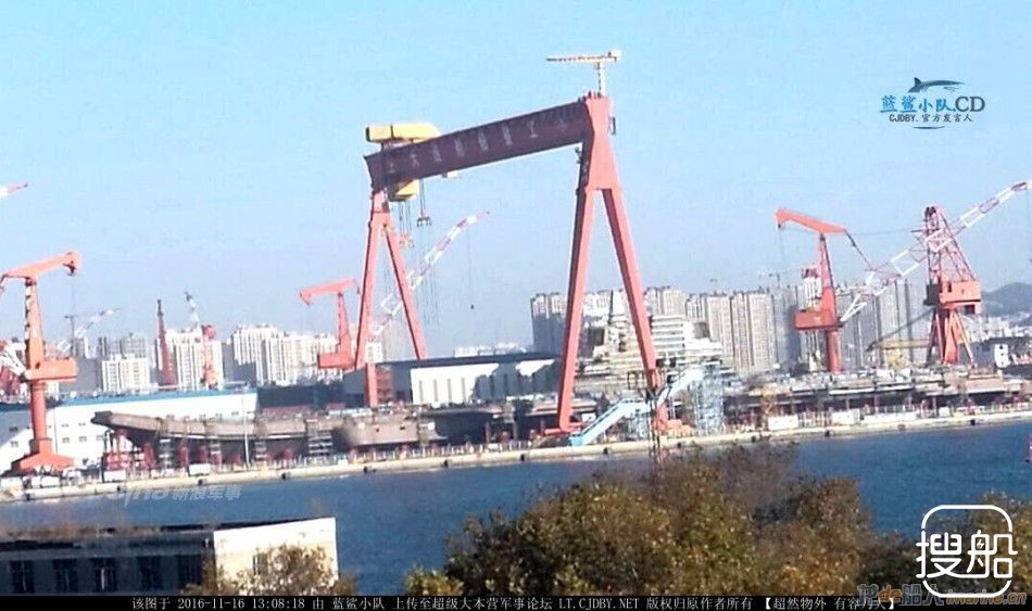国产001A航母下水前兆：已开始拆除脚手架