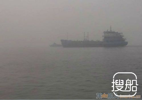 上海港数百艘船舶因浓雾滞航