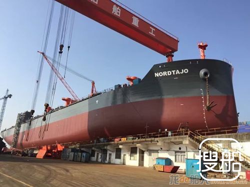 韩通船舶重工38800吨散货轮HT38-193下水