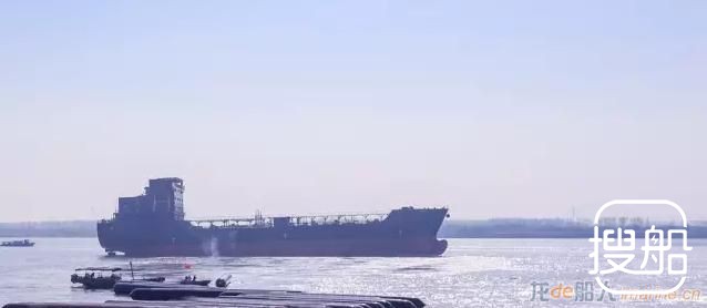 紫金山船厂7500吨沥青船“泰海1”轮下水