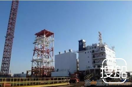 中交天和深层水泥搅拌船桩架成功封顶