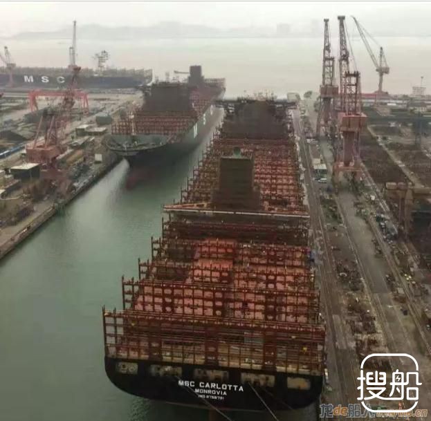 金海重工2艘万箱船出坞