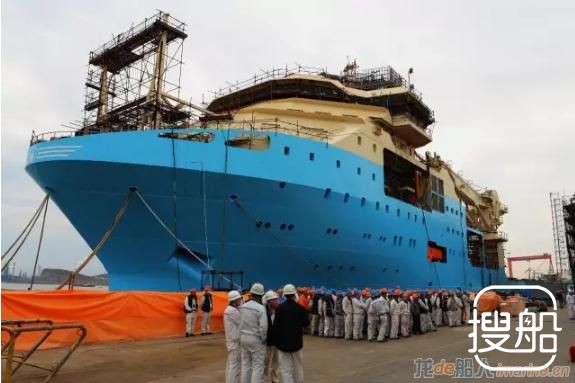 大连中远船务深水海工作业辅助船下水