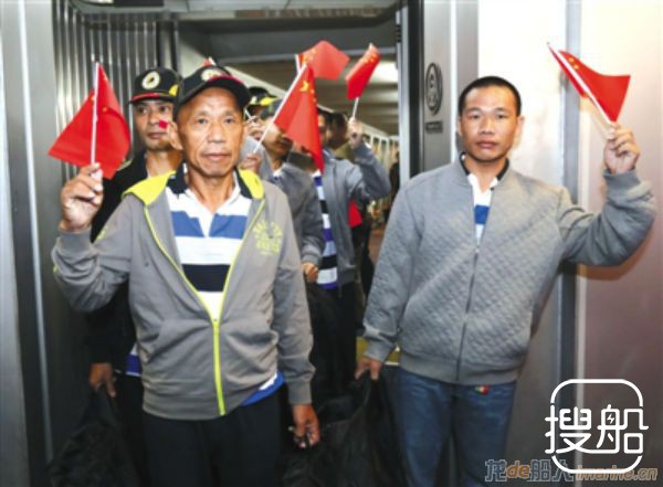 中国船员讲被劫经历：船长被海盗枪击喉咙死亡