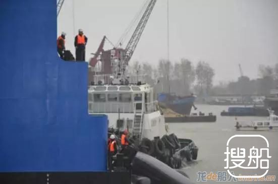 大津重工“航工半潜驳2号”下水