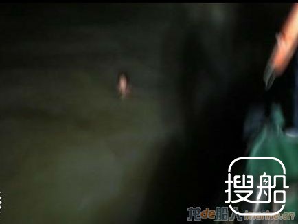 “大胆哥”半夜横渡长江 游8小时体力耗尽海事急救
