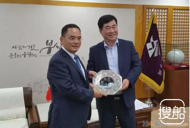 振华重工总裁黄庆丰会见韩国釜山副市长