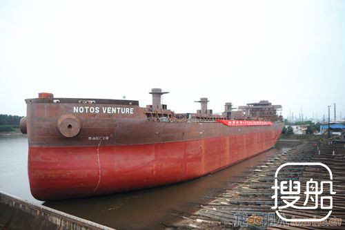 青山船厂43500吨散货船下水