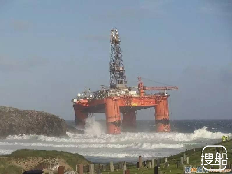 Transocean一座半潜式钻井平台搁浅