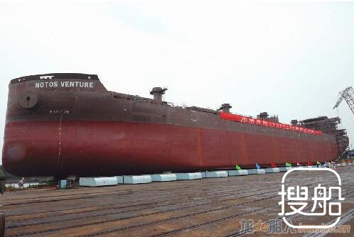 青山船厂43500吨9号船顺利下水