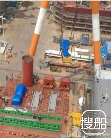 “海洋石油162”主发电机吊装就位