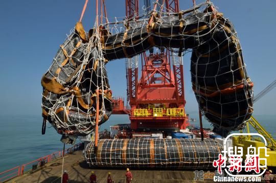 “世越号”打捞第二阶段作业完成 船艏抬起10米
